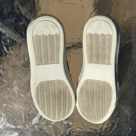 Steve Madden womens slip-on quilted black flat sneaker size 8. - Picture 4 of 5